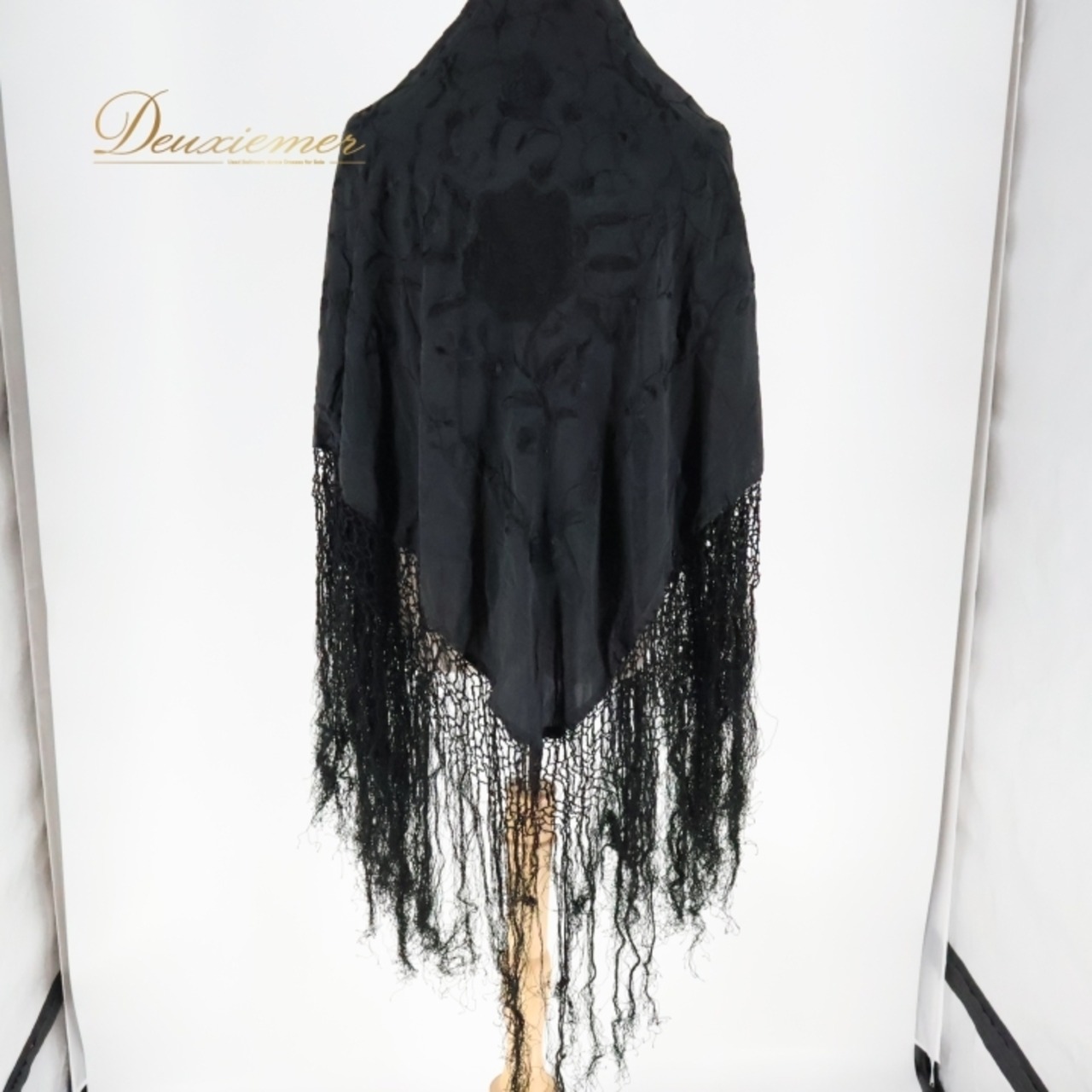 フラメンコ 衣装 マントン シージョ 小物 ブラック系 黒 花柄 刺繍 フレコ フリンジ 四角形 ダンス 舞台 練習 レッスン 発表会 イベント アクセサリー 花柄刺繍 デザイン フェスティバル 小物 オシャレ