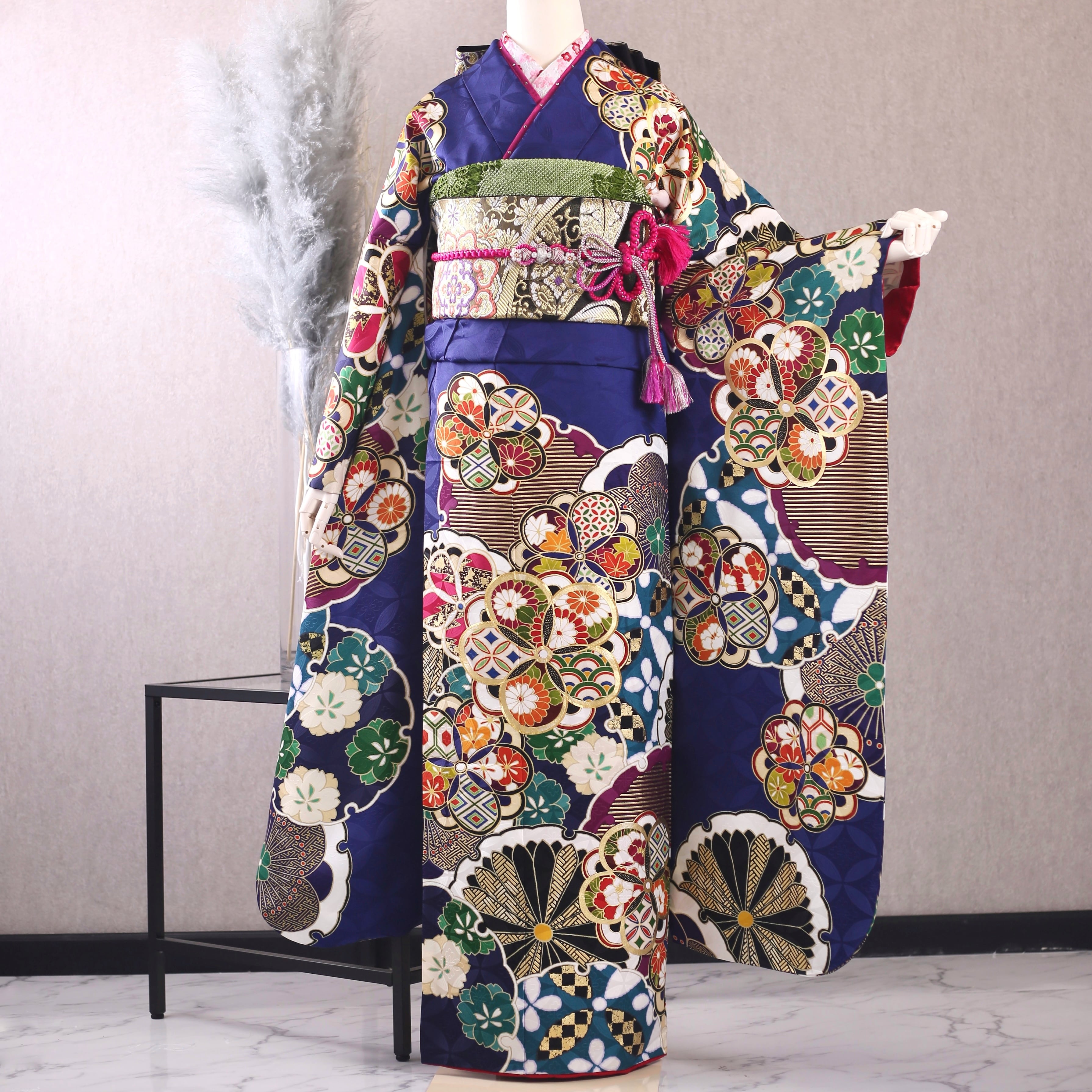 長襦袢 絹 赤 金糸刺繍 （美品 振袖フルセット スワトウ刺繍 正絹 