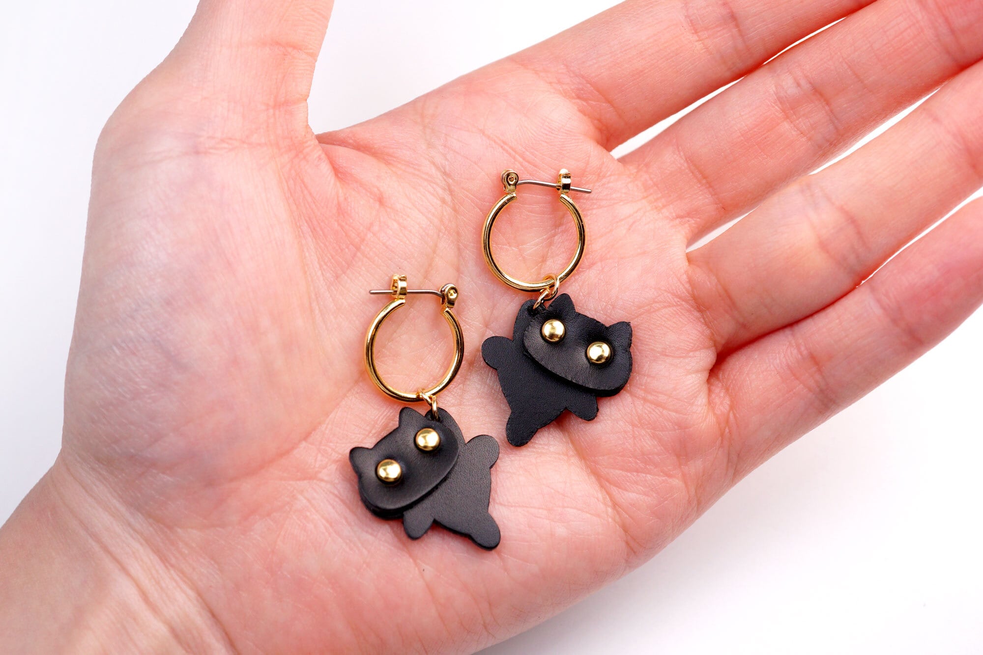 猫連合・やんちゃねこ両耳用ピアス 黒猫／牛革製 | EARL'S FAVOURITE