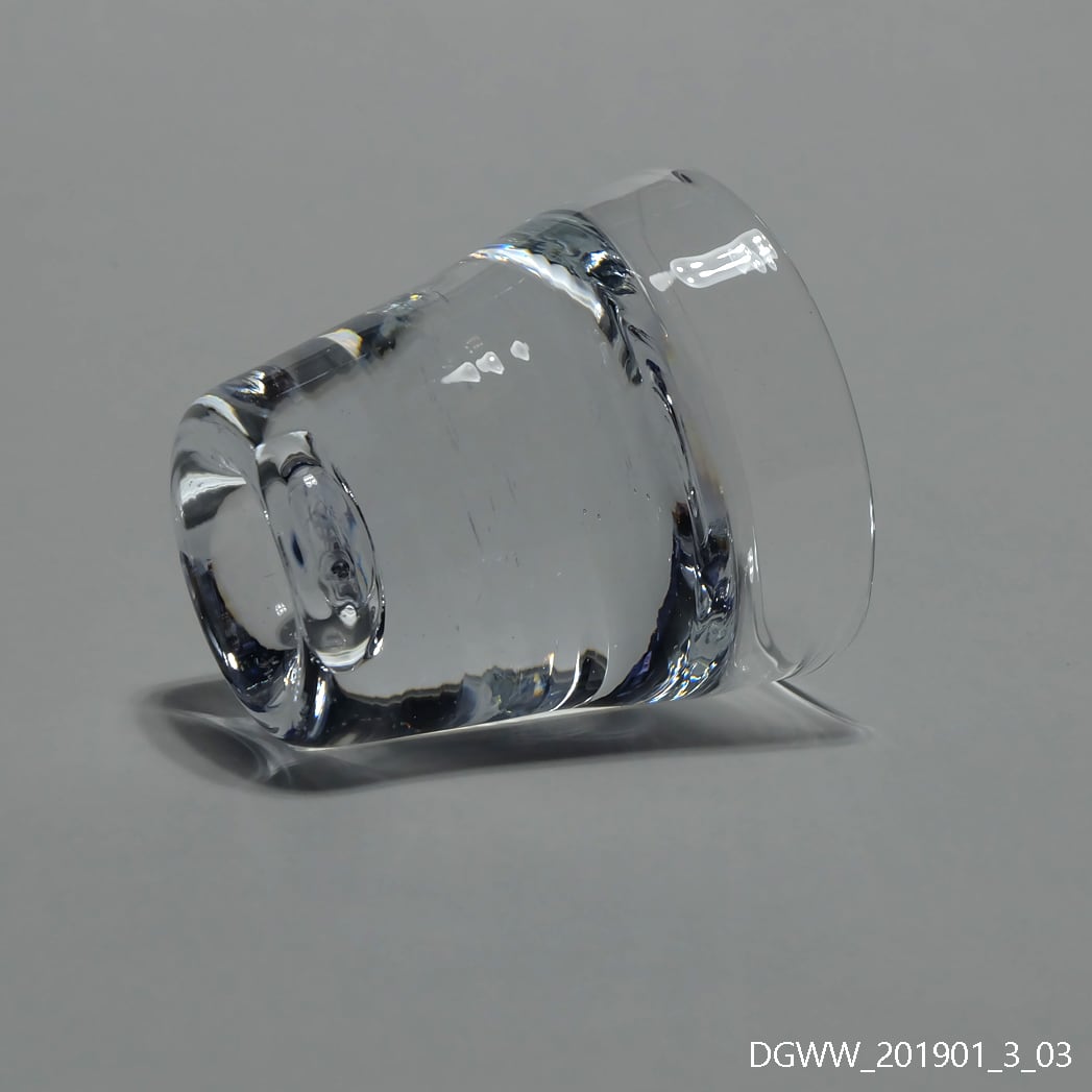 水が入ったガラスコップ」 のかたち | 大河内ガラス工房