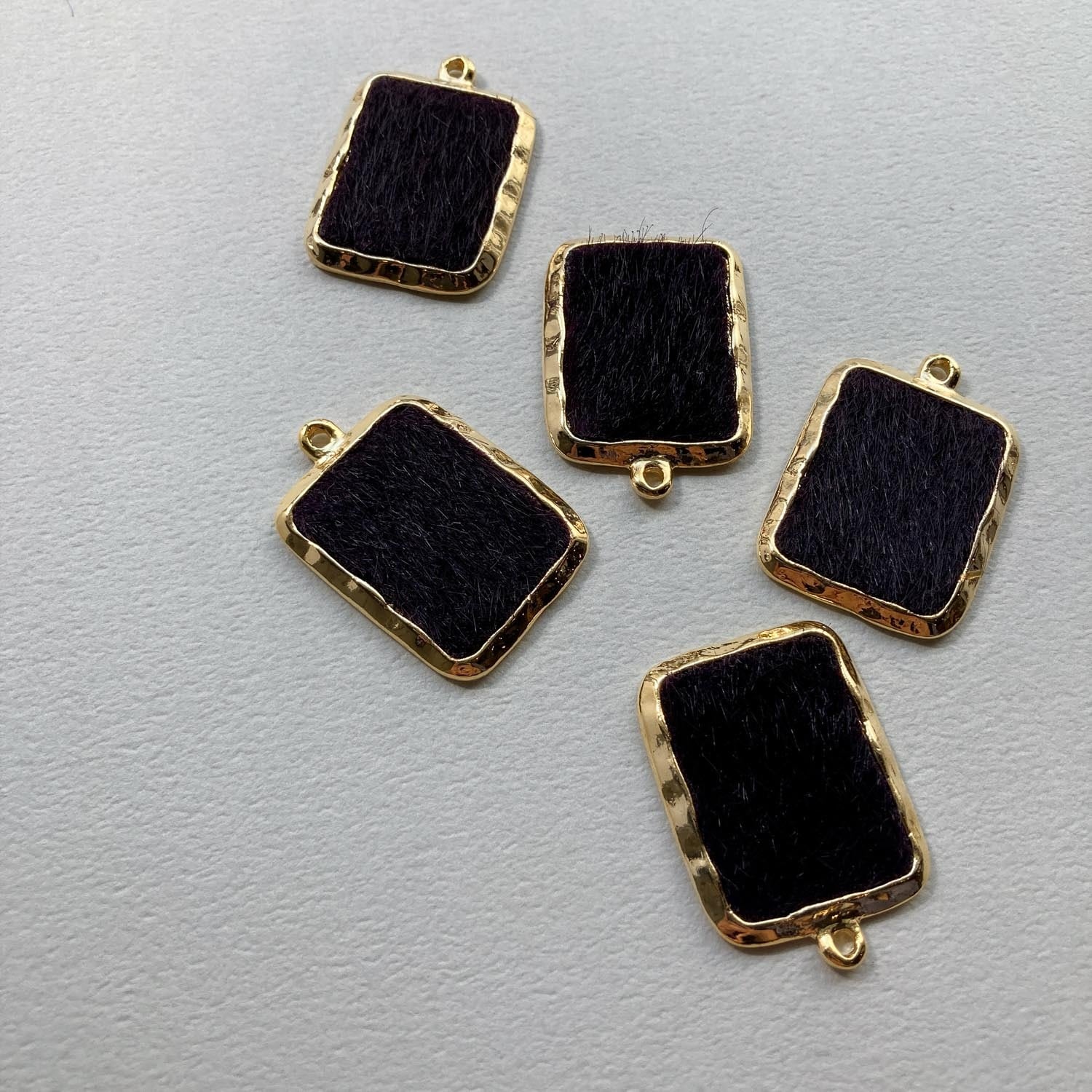 フレーム入り長方形ハラコチャーム | Dua-アクセサリーパーツショップ