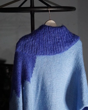 DOLMAN SLEEVE MOHAIR SWITCHING KNIT SWEATER