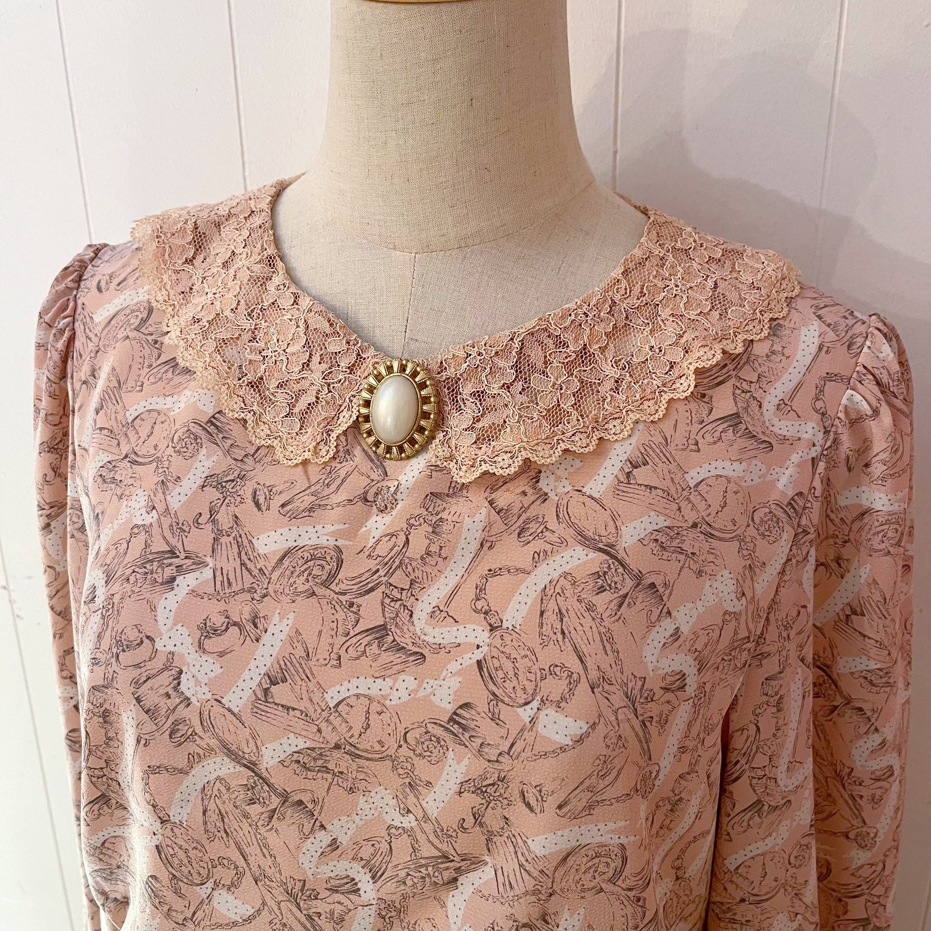 antique paris pattern pearl brooch one-piece