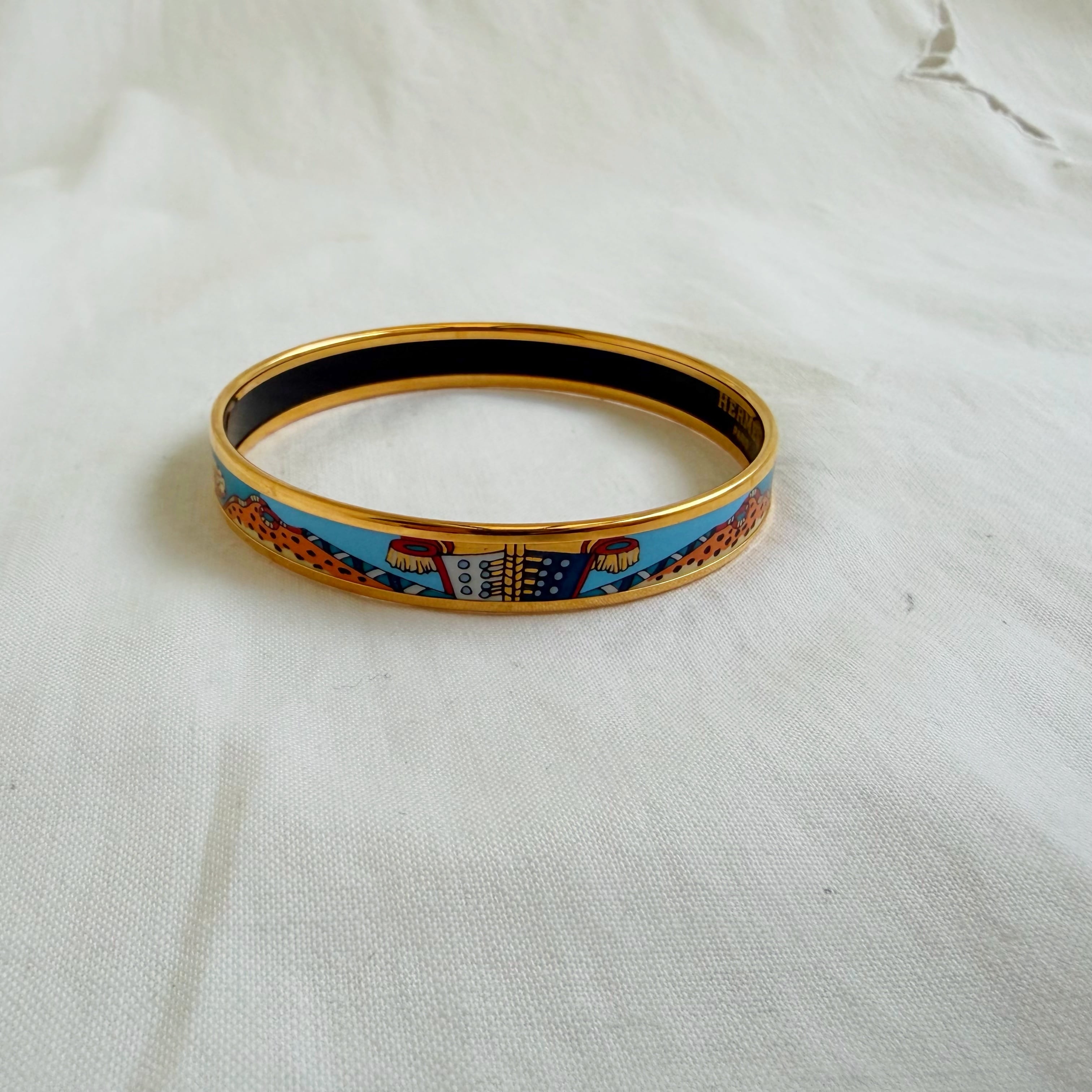 HERMES Émail Bangle ロゴ入り マルチカラー HERMES Émail Bangle ロゴ入り マルチカラー | ヤマダウェブコム
