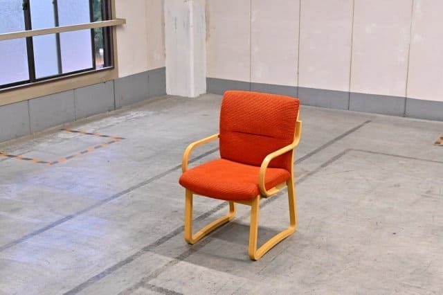 Fuji Furniture/冨士ファニチア「Agio」ダイニングチェア オーク材 オレンジ ファブリック 曲げ木加工 アームチェア リビング ナチュラル【中古家具/中古インテリア/USED家具ユーズド家具/リサイクル】