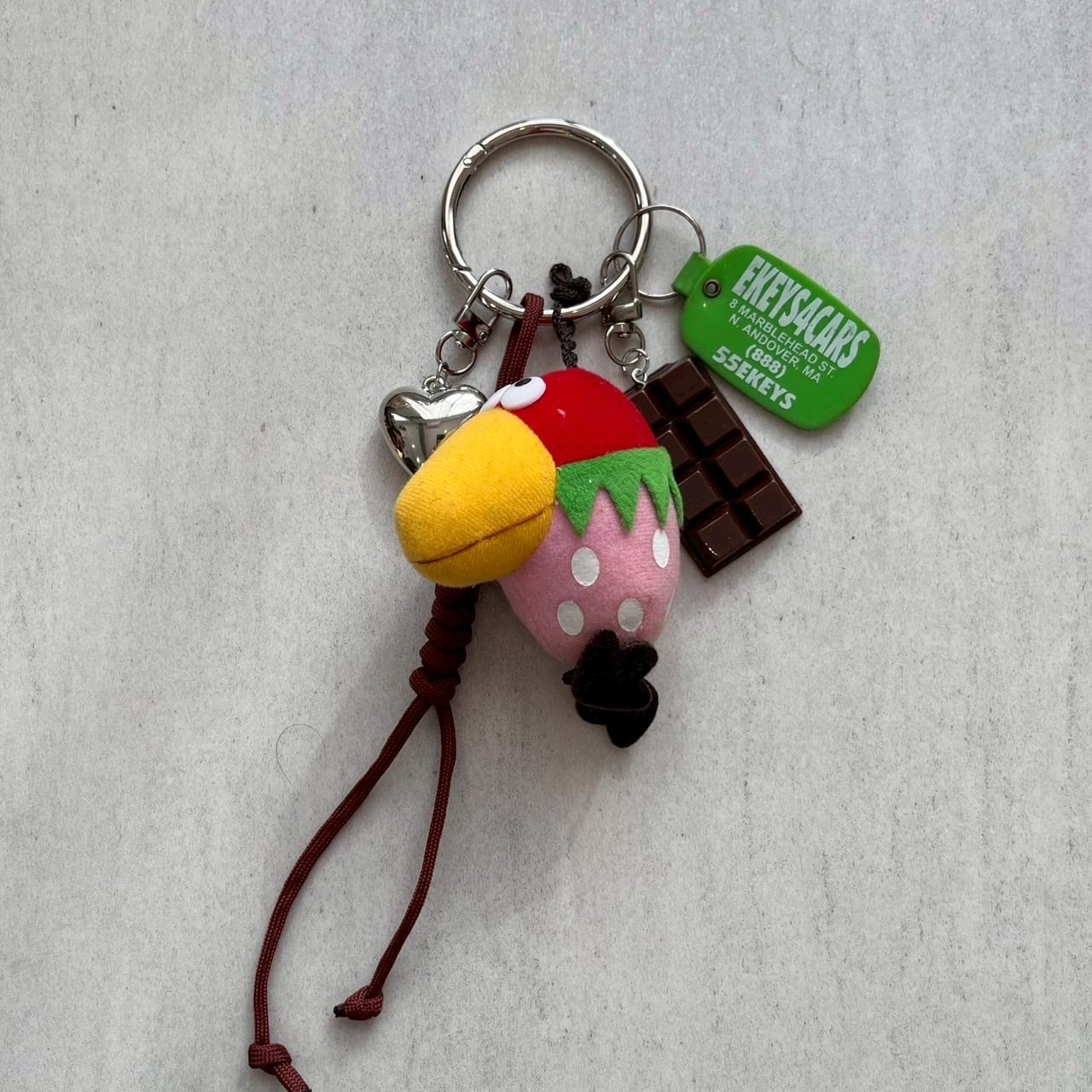 《 送料無料 》【 Lineu 】イチゴキョロちゃん