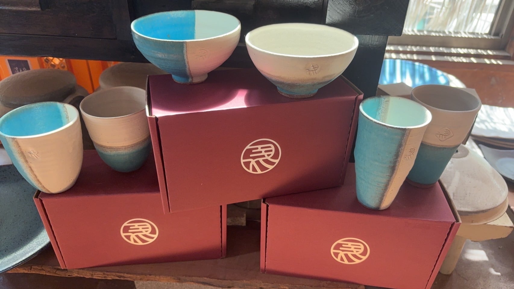 左馬 飯碗　 / レンジ・食洗機可 / 茶碗　飯茶碗 左馬 午年 新年 縁起物 干支 和食器 陶器　ちゃわん ペア セット ソーシャルギフト  青　白　縁起物　縁起　和食器 陶器  お祝い 贈り物 結婚記念日 夫婦 お揃い 還暦祝い 記念日 ギフトセット 退職祝い 結婚祝い 引越し祝い「茶碗 2個 」食器セット ペアセット