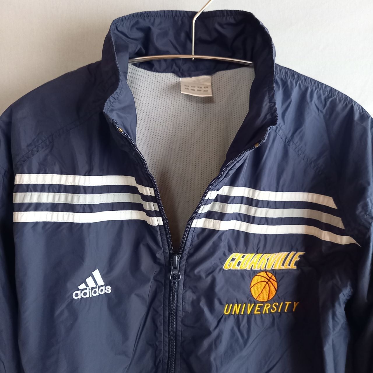 アディダス ナイロンジャケット 総メッシュ カレッジロゴ