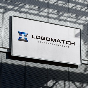 未来を繋ぐXと砂時計のロゴ