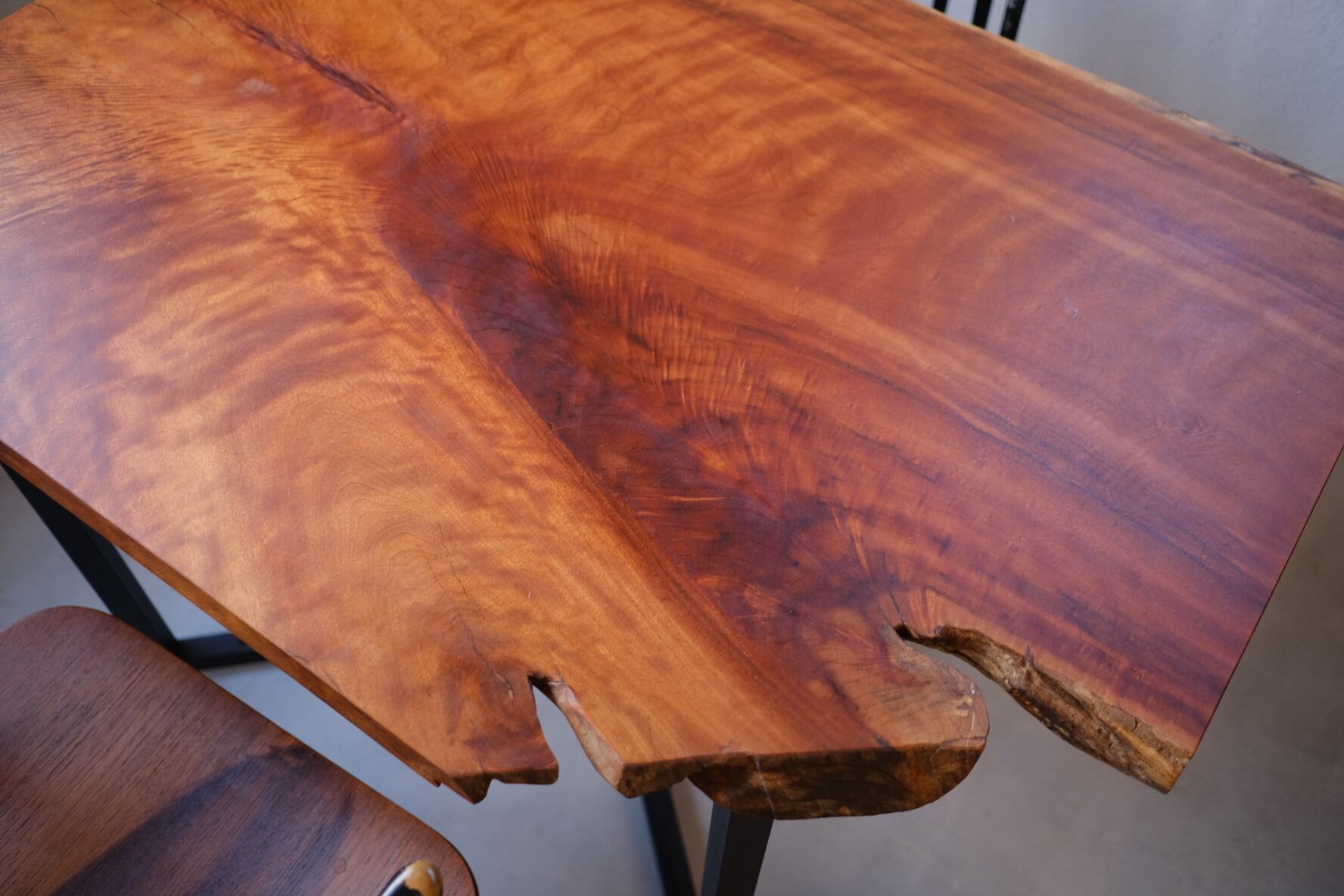 一枚板ダイニングテーブル 鹿子の木 -kagonoki- | TORINOKI FURNITURE