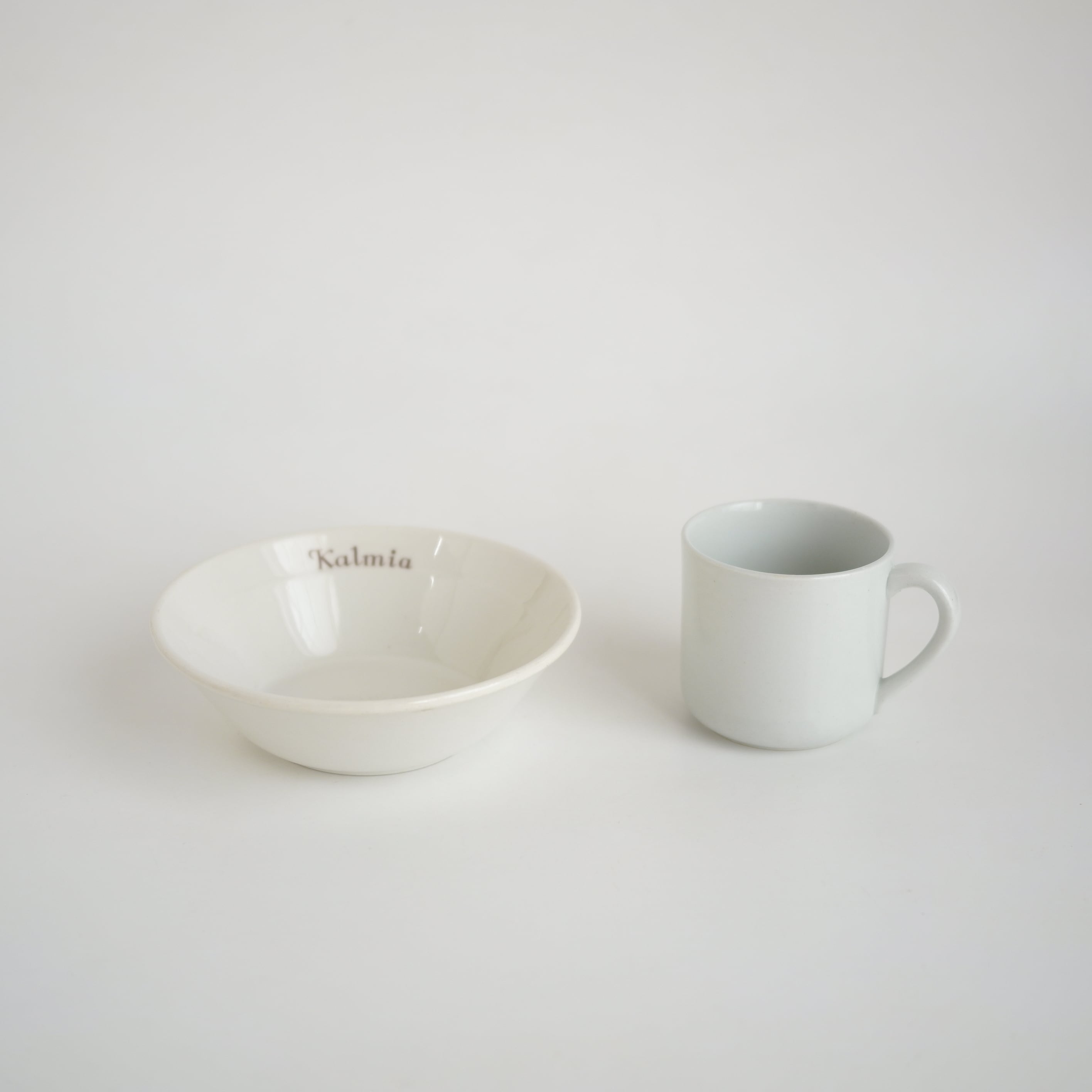 実家整理　フランスアンティーク　白磁のマグカップ a ARABIA / Mug / RA model | troldhaugen antiques ｜ 北欧アンティーク
