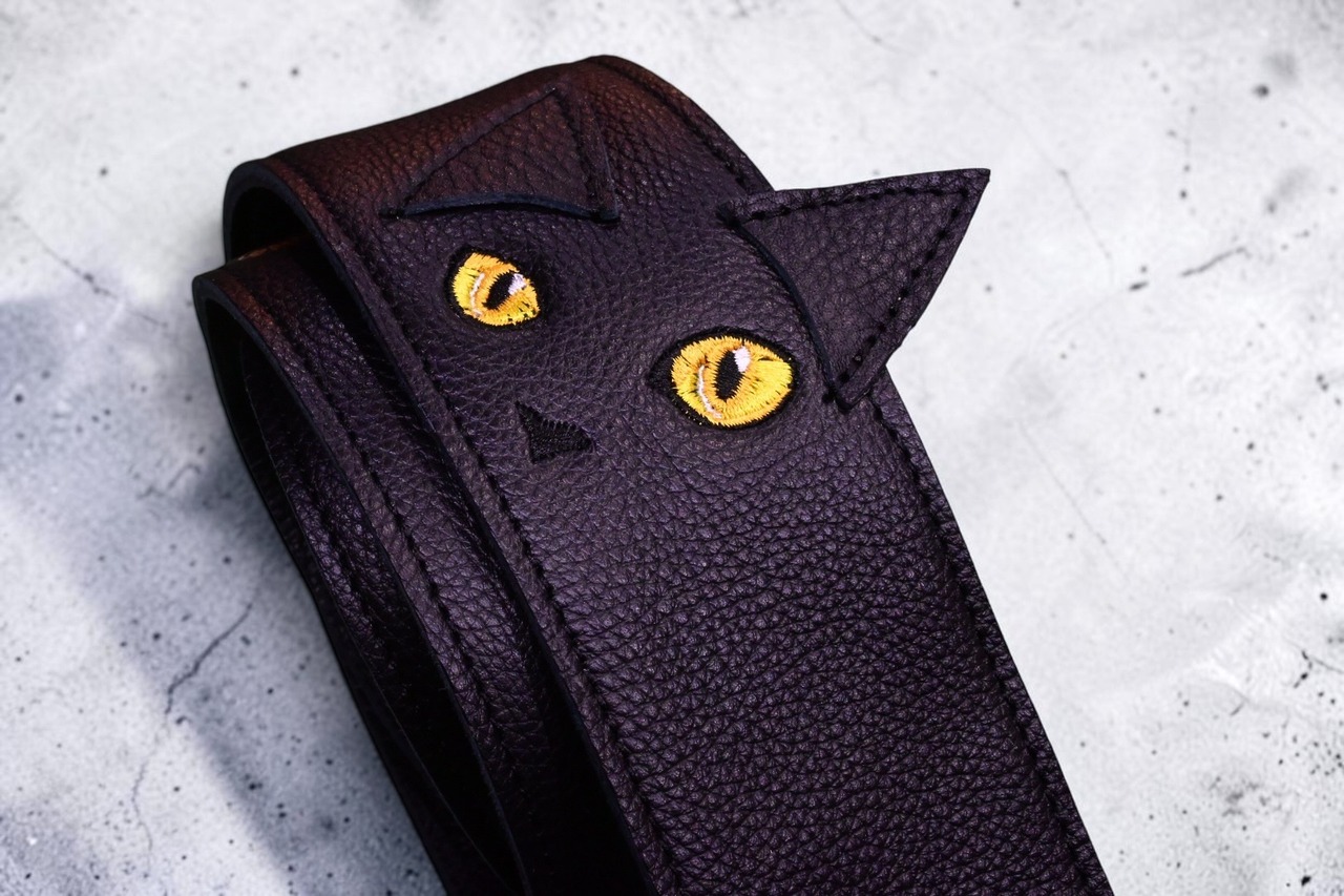 【カスタムオーダー】ねこ刺繍ストラップ