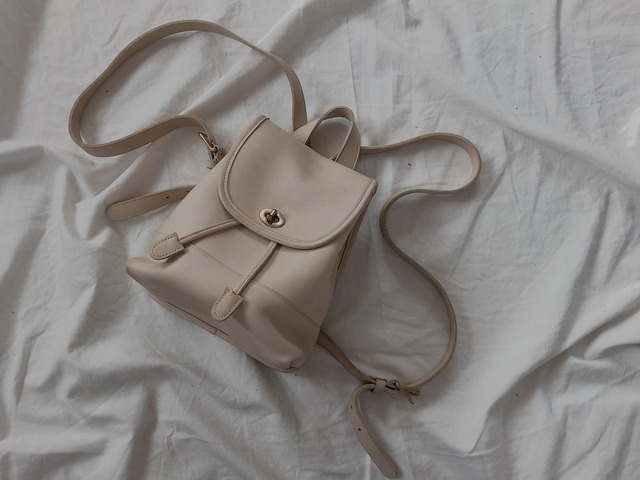 AMERICA 1990’s OLD COACH “OFF WHITE” Leather” Ruck sack