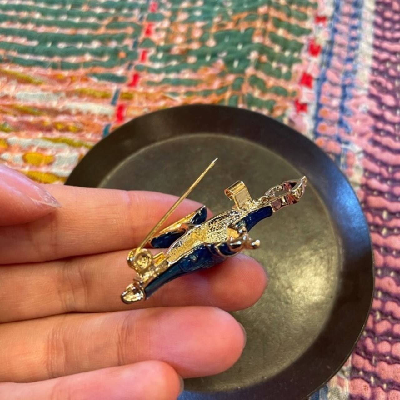 TOPANGA Jewelry Bijou art brooch Magic Lamp Blue / ビジューアートブローチ 魔法のランプ ブルー プレゼント プチギフト ジャケット 帽子 バッグ ニット キラキラ アクセサリー かわいい ファッション小物