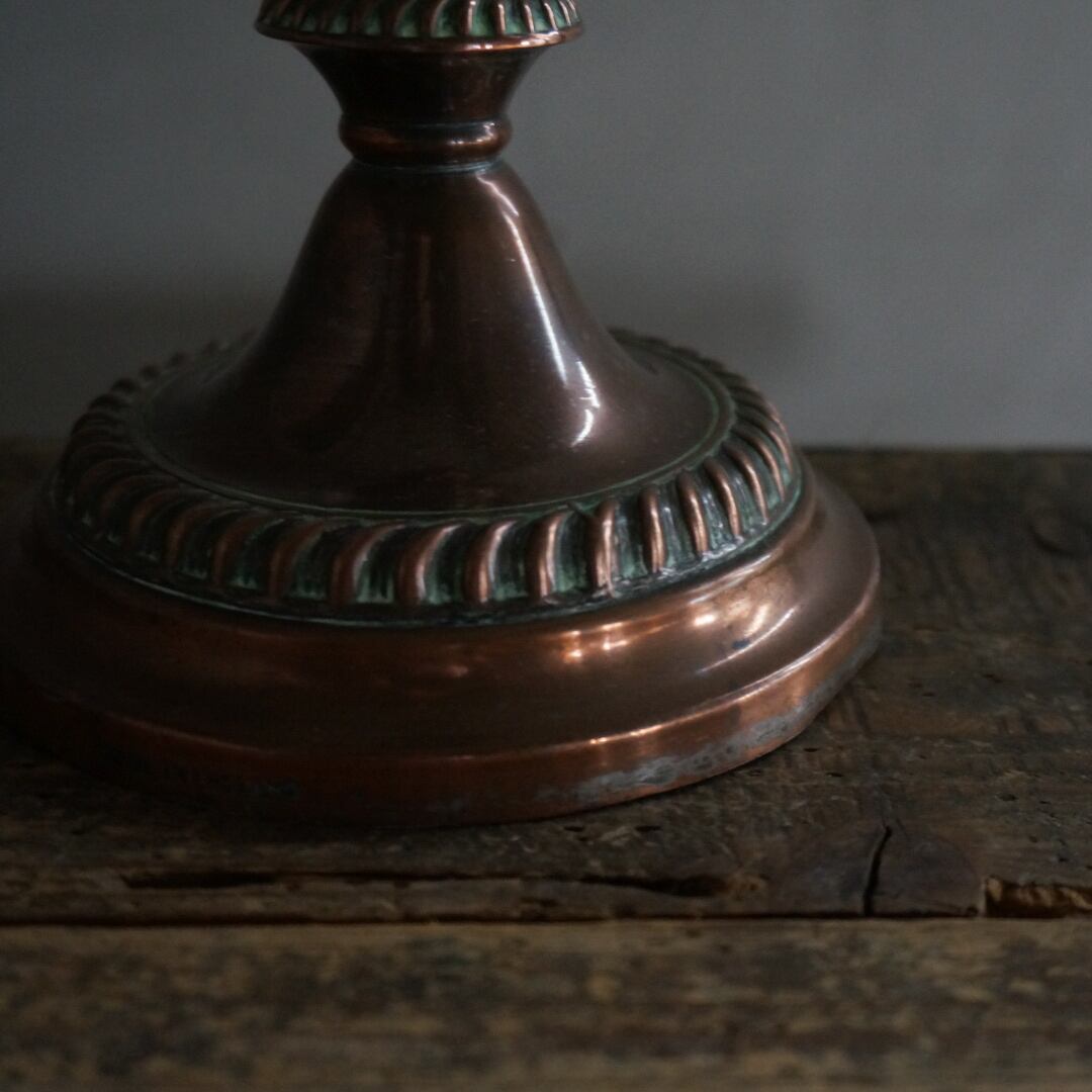 古いイギリスの銅製キャンドルスタンド