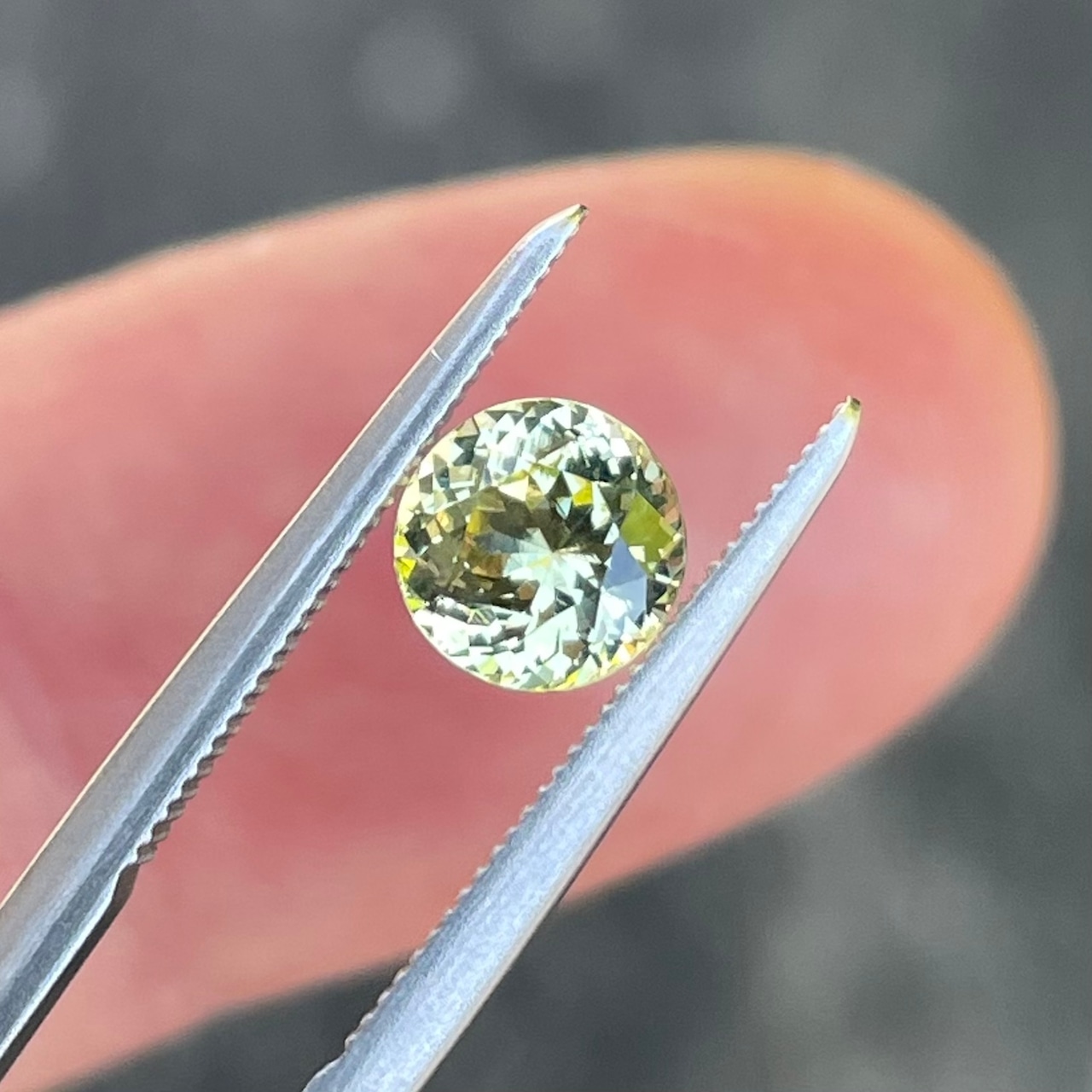 クリソベリル 5.9mm, 1.02ct タンザニア産