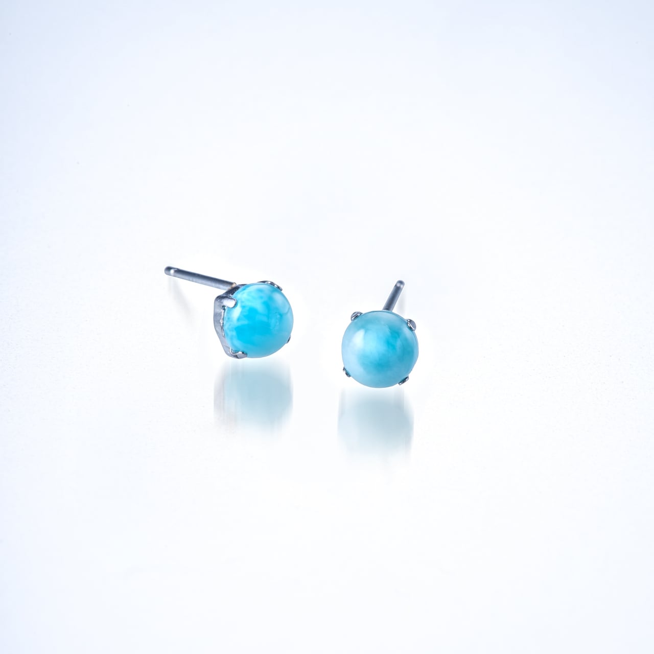 【愛と平和の石が導く安らぎ】
Ptラリマーピアス