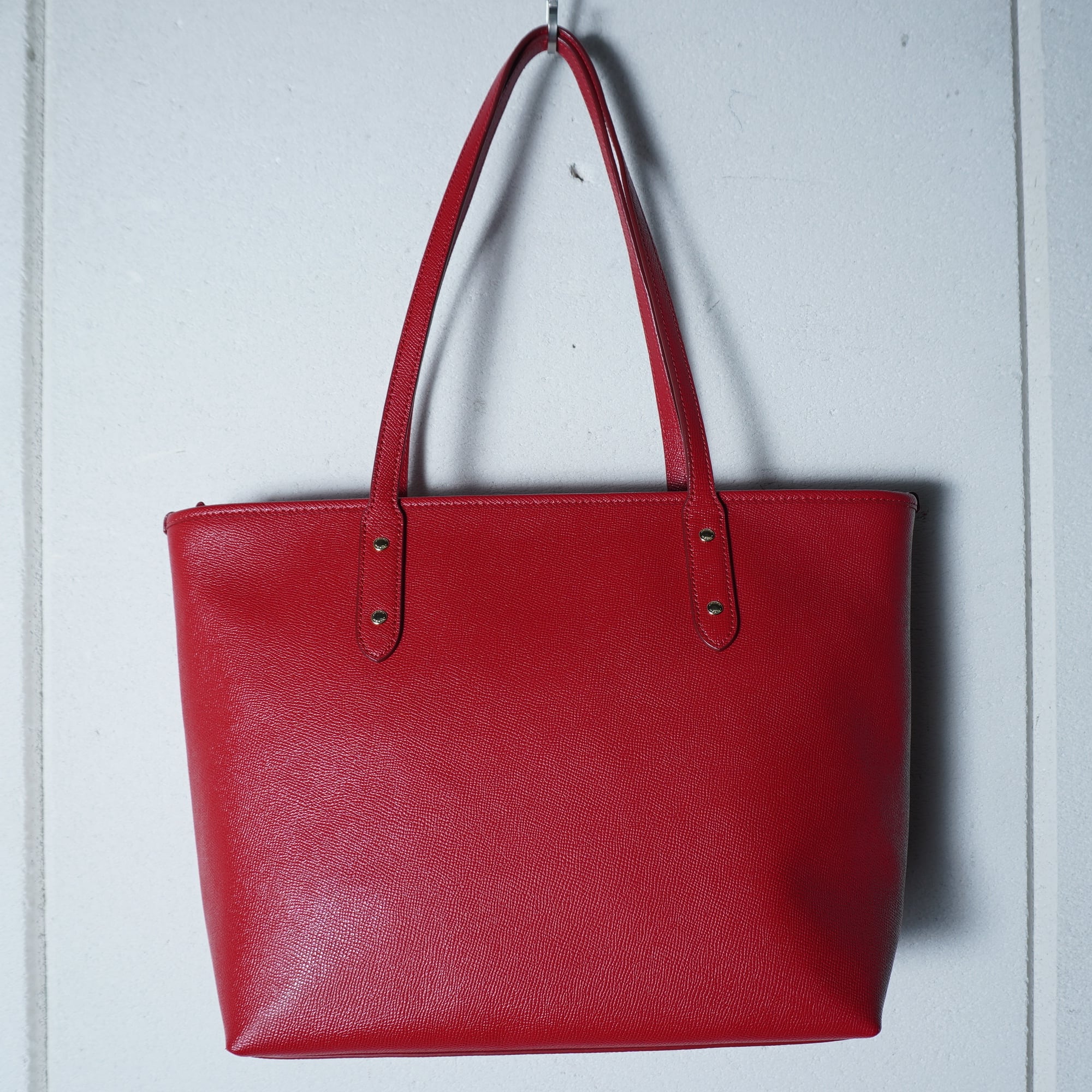 【美品】COACH コーチ F13087 レザートートバッグ 赤 レッド COACH】コーチ ロゴ入りシボ加工レザートートバッグ red | MIXHIVE