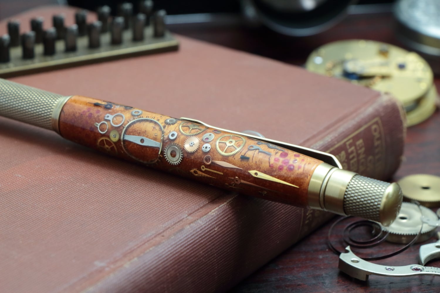 スイス製ヴィンテージ機械式時計パーツのペン軸・Alchymia Antique
