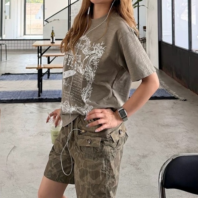 オーナメントフレームグラフィックTシャツ 2col R02450