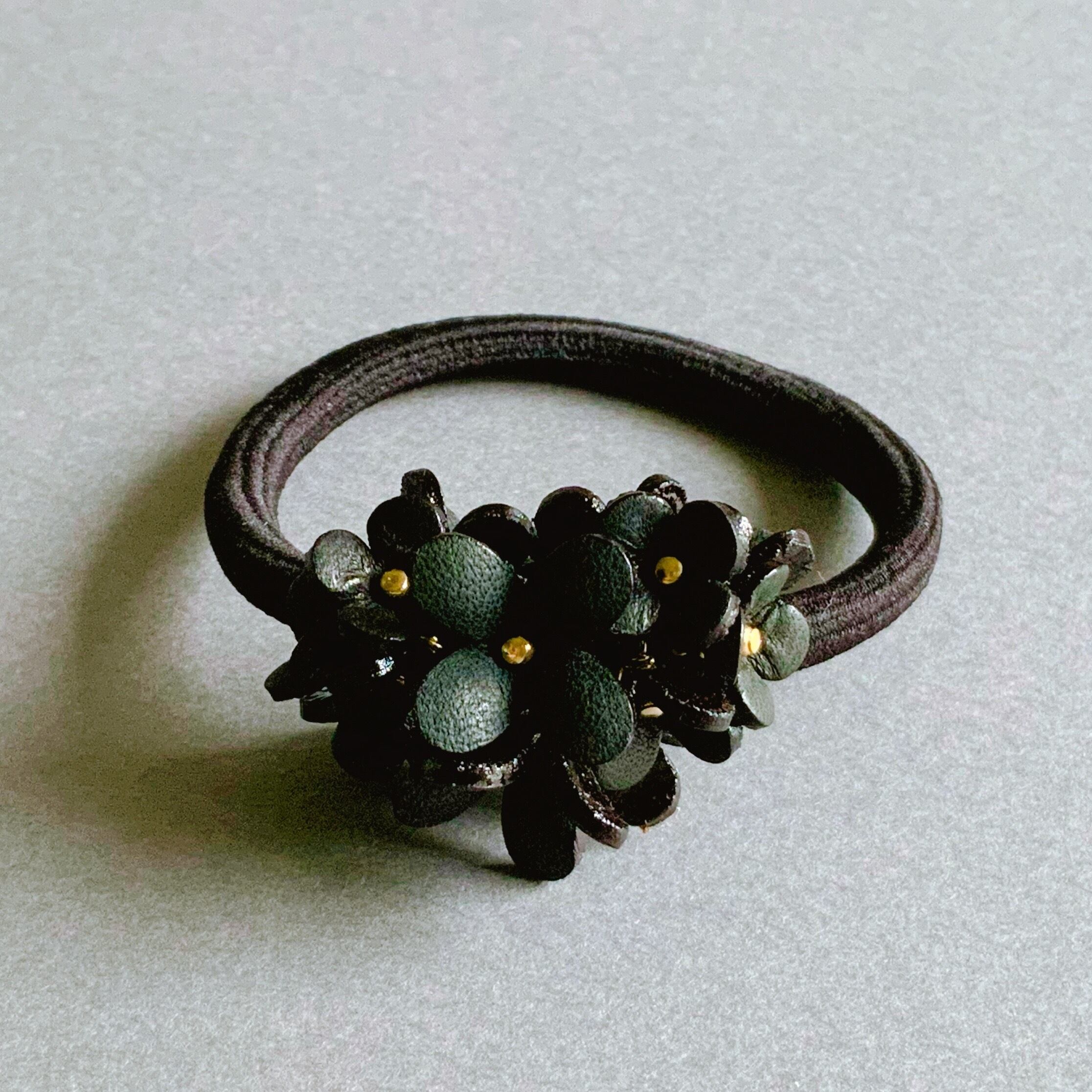 ジャスミン ヘアゴム(オリーブカラー） | Allamanda-leather