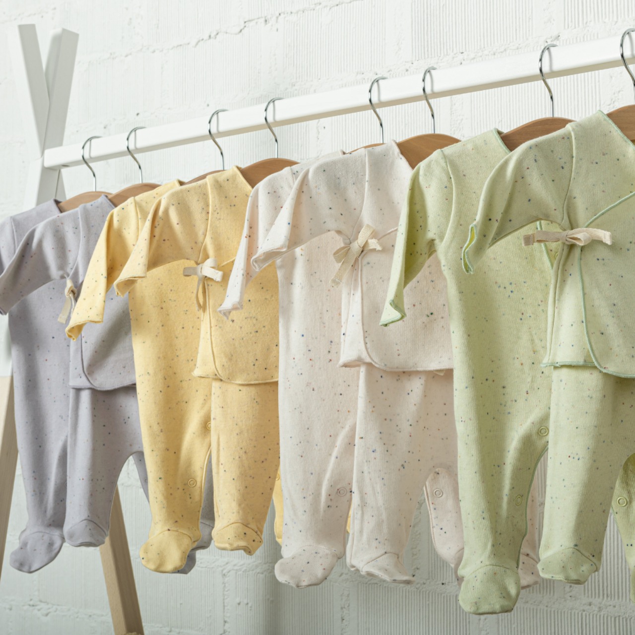 NorthBaby　White Milk Organic T-shirt and Leggings