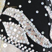 社交ダンス 衣装 ラテン ドレス ワンピース 黒 シルバー デモ 競技 ダンス パーティ 発表会 スパンコール シルバー系 ブラック系 華やか 光沢感 フロア映え エレガント 楽しむ 映える ダンス用 ステージ 衣装 女性用