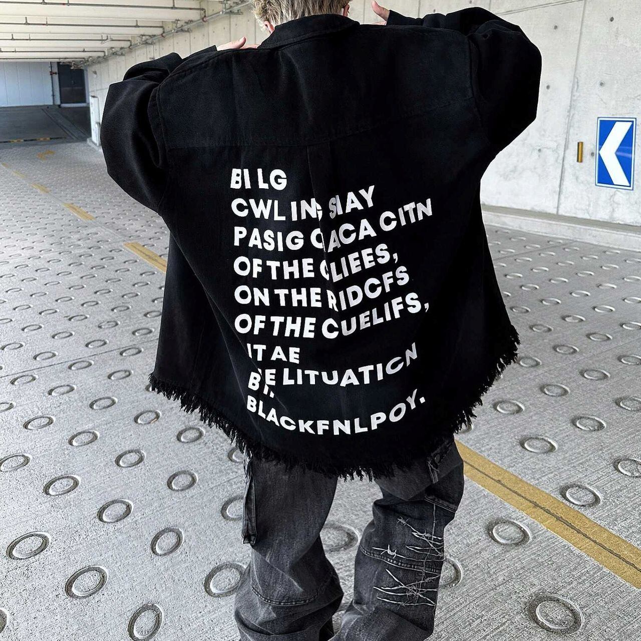 American-style denim jacket with lettering on the back(MT1725)
