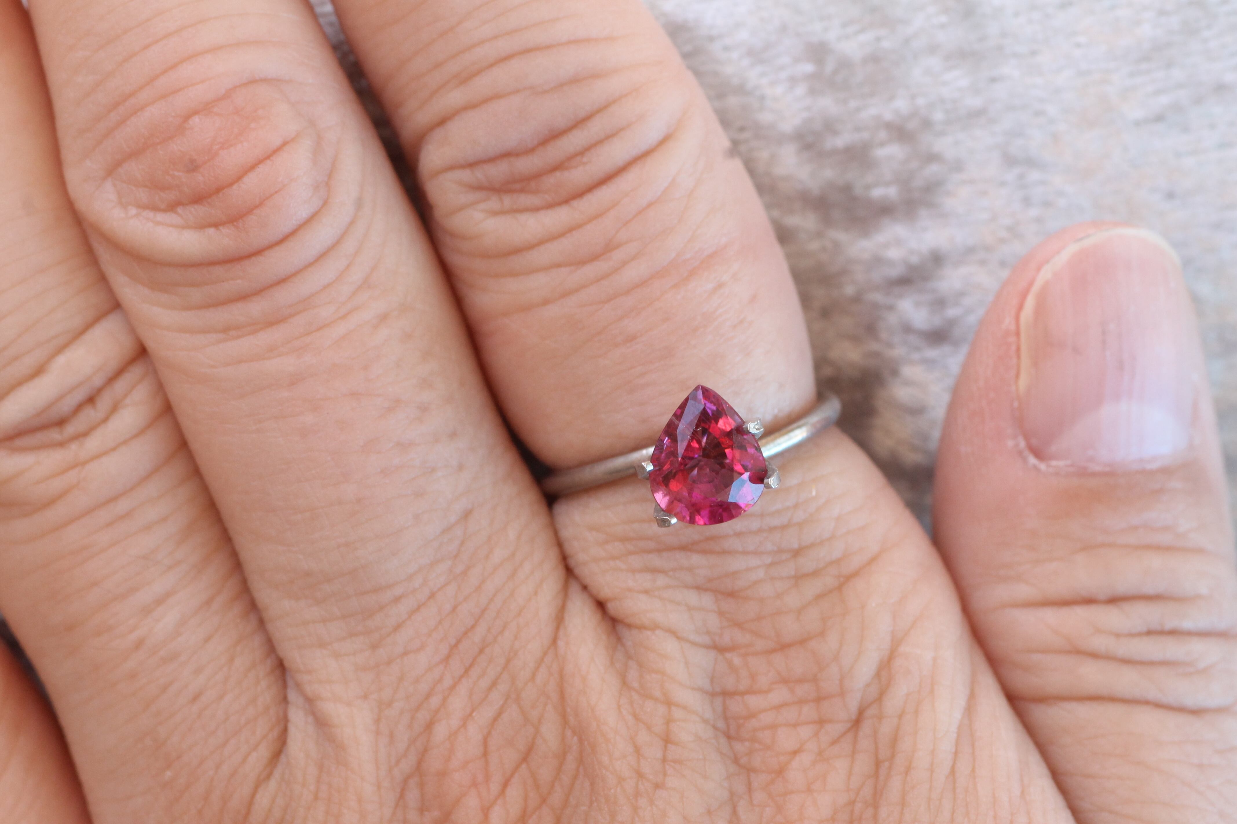 濃いピンク」と「ワインカラー」のあいだ・・・大人のピンクトルマリン