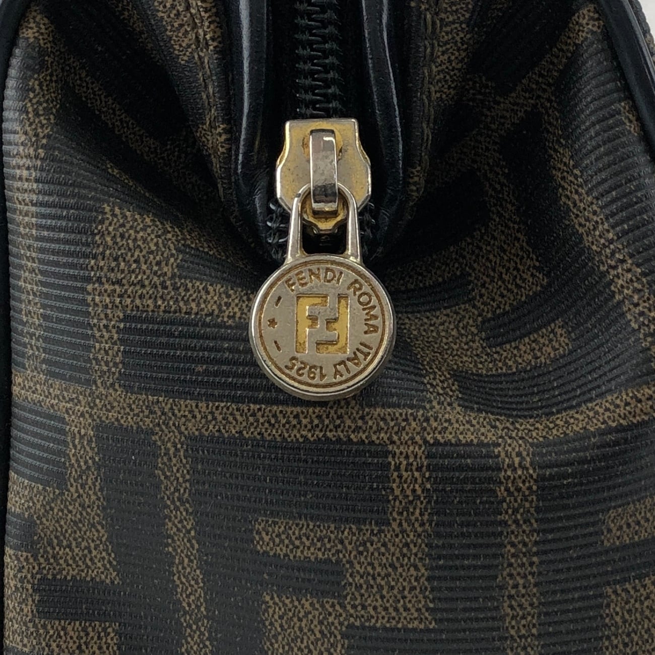 FENDI フェンディ ズッカ ショルダーバッグ ブラック FFロゴ PVC 2WAY