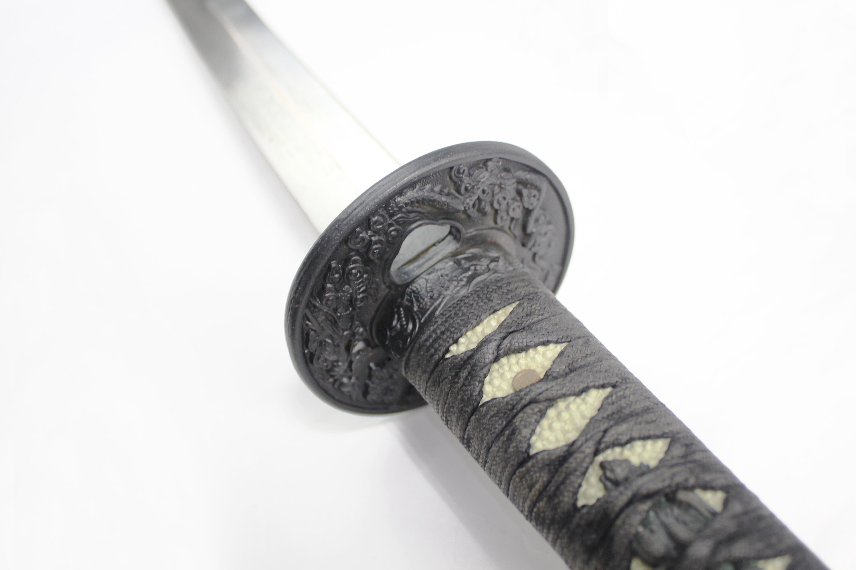 2月いっぱい価格OFF！】コスプレアイテム 黒石目 リユース品 金属刀