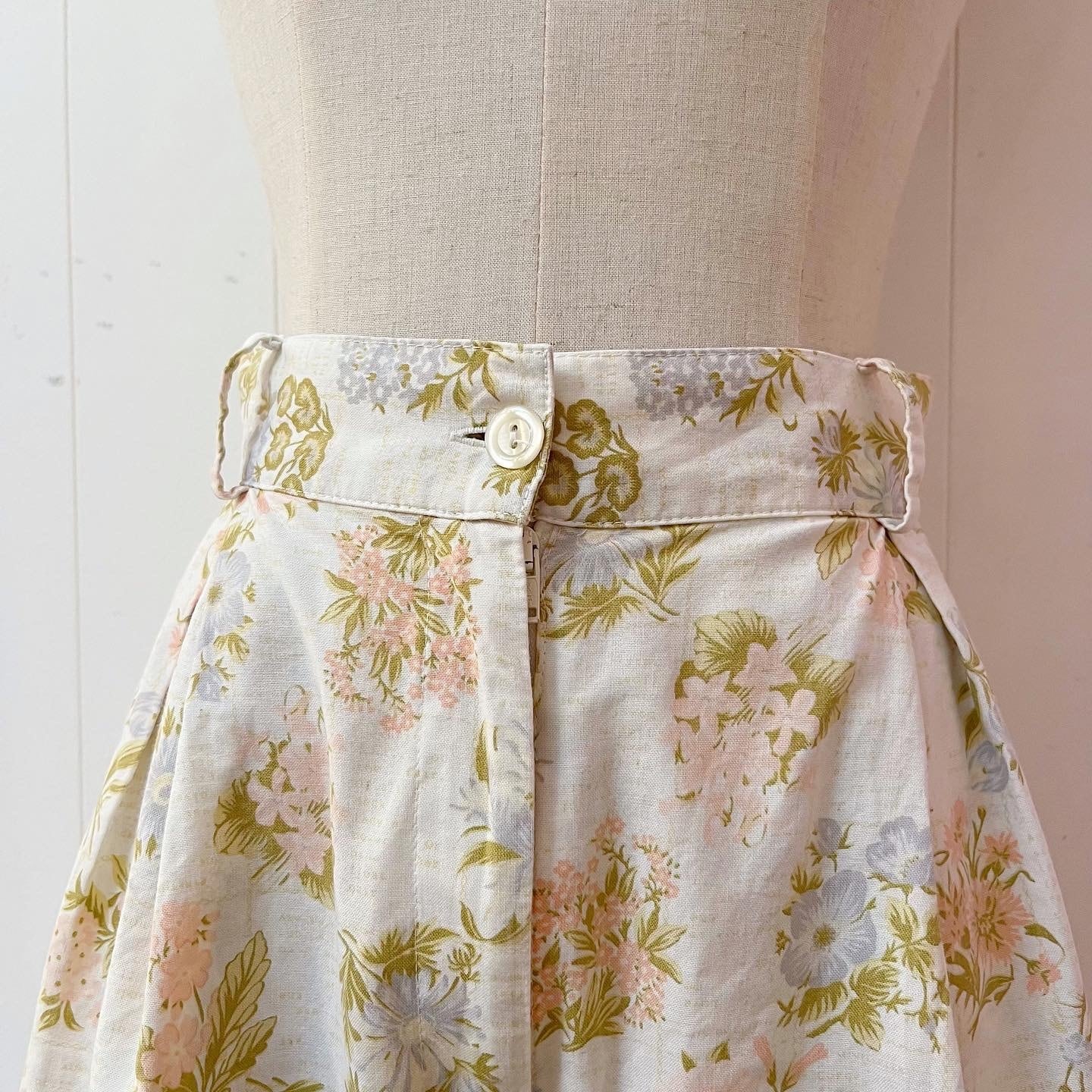 Laura Ashley / flower half pants