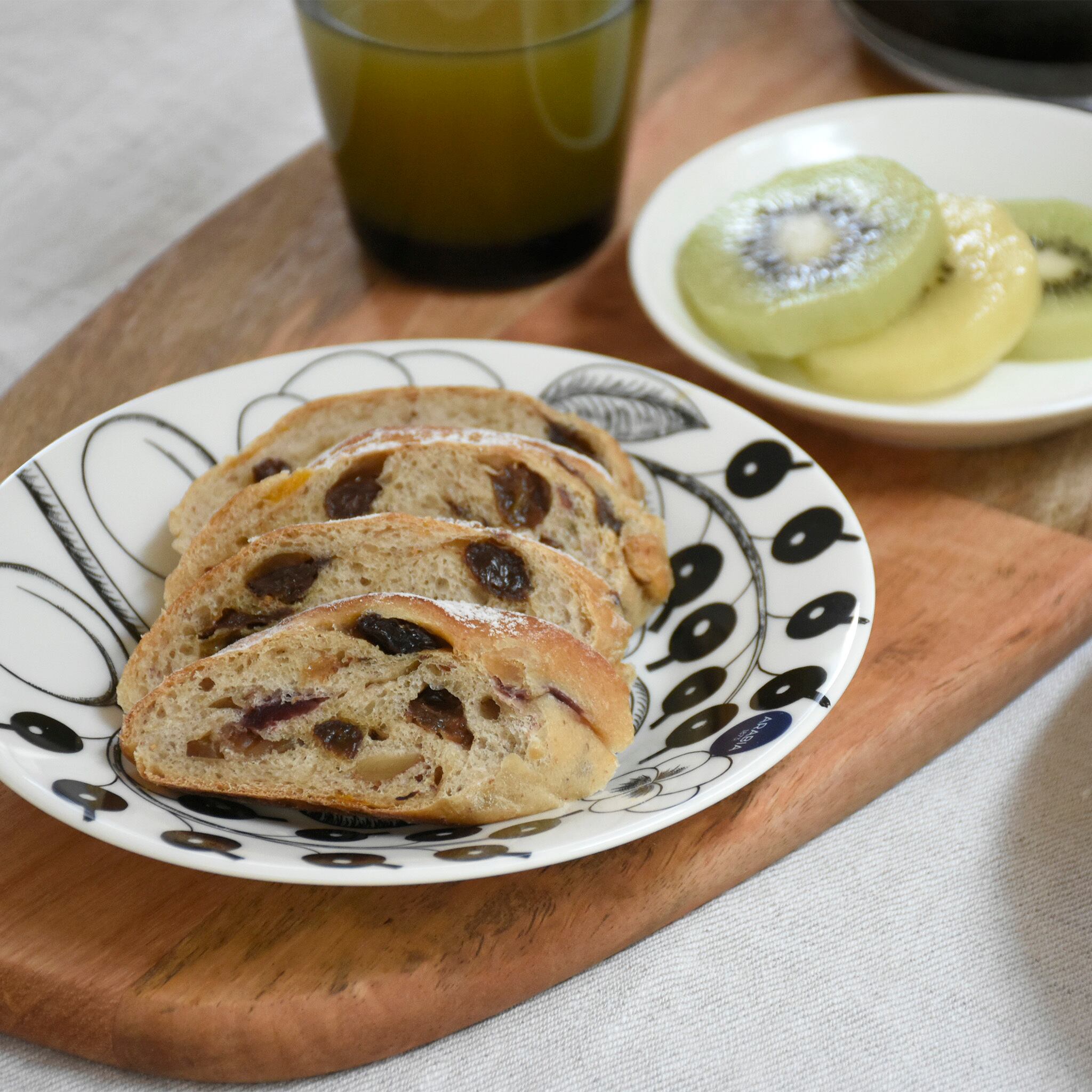 パラティッシ プレート 16.5cm / ソーサー ブラック / Paratiisi Plate