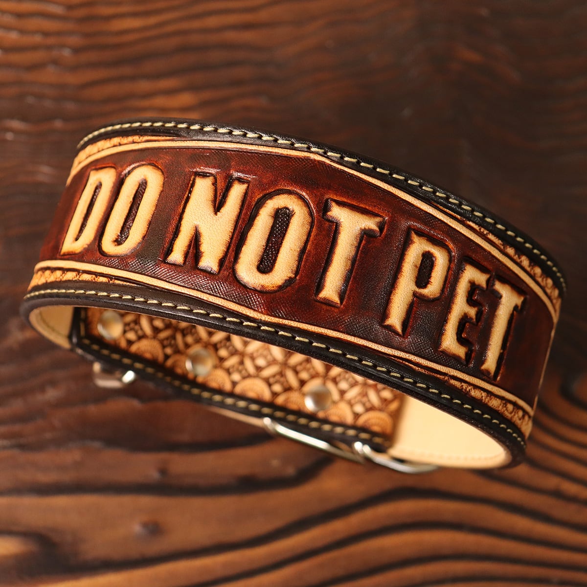 本革首輪 大型犬用 DO NOT PET 幅広タイプ 42cm｜カービング文字