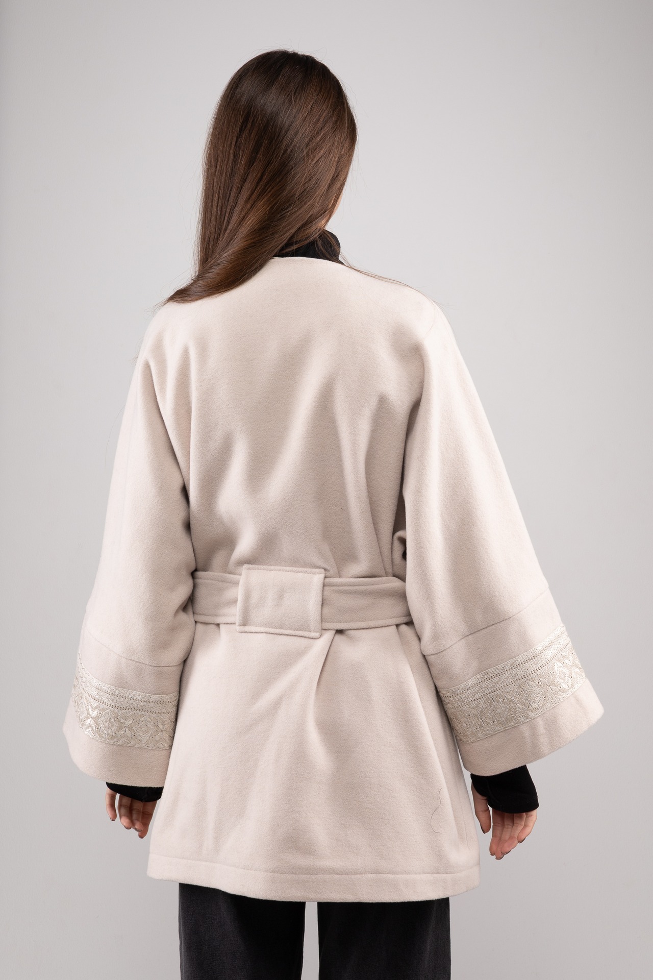 ウクライナ産プレミアムウール100%ジャケットコート（白）平行縫い　シルク手刺繍 - 14