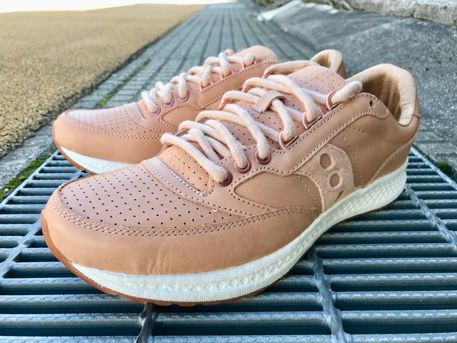 SAUCONY FREEDOM RUNNER (TAN/TAN)