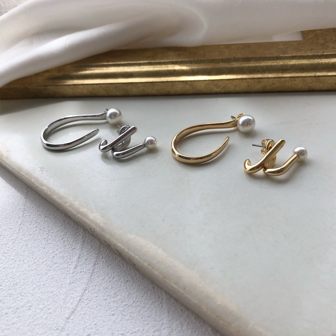 186P　パールアシンメトリーピアス