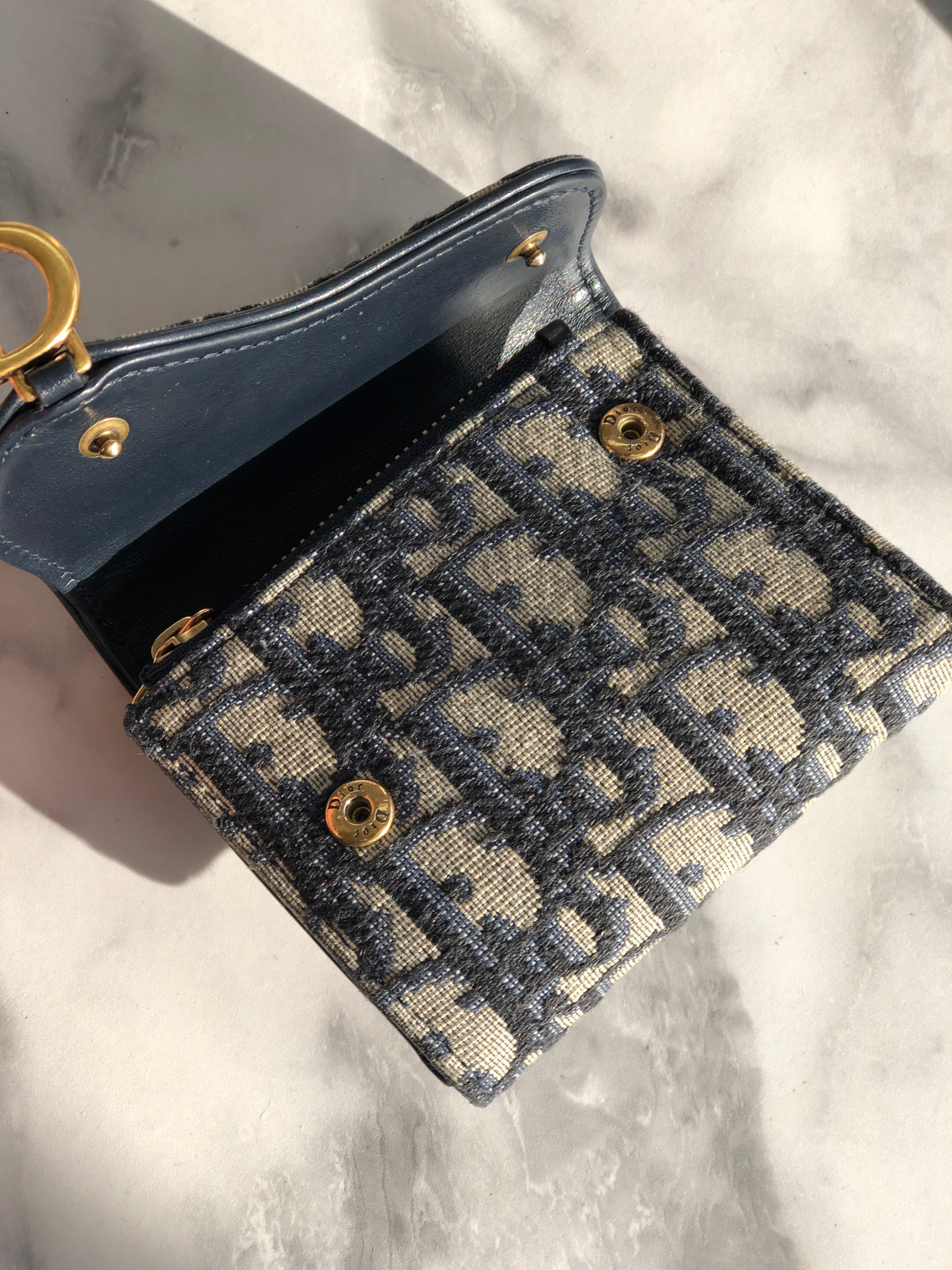 Christian Dior　クリスチャン ディオール　オブリーク　SADDLE ロータスウォレット　Dモチーフ　コンパクトウォレット　財布　 三つ折り財布　ネイビー　S5652CTZQ　Accessories　a7tyzr | VintageShop solo powered by BASE