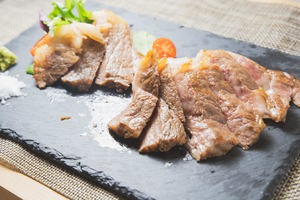 【特典つき】北海道産黒毛和牛ステーキ＆北海道牛すき焼き肉セット