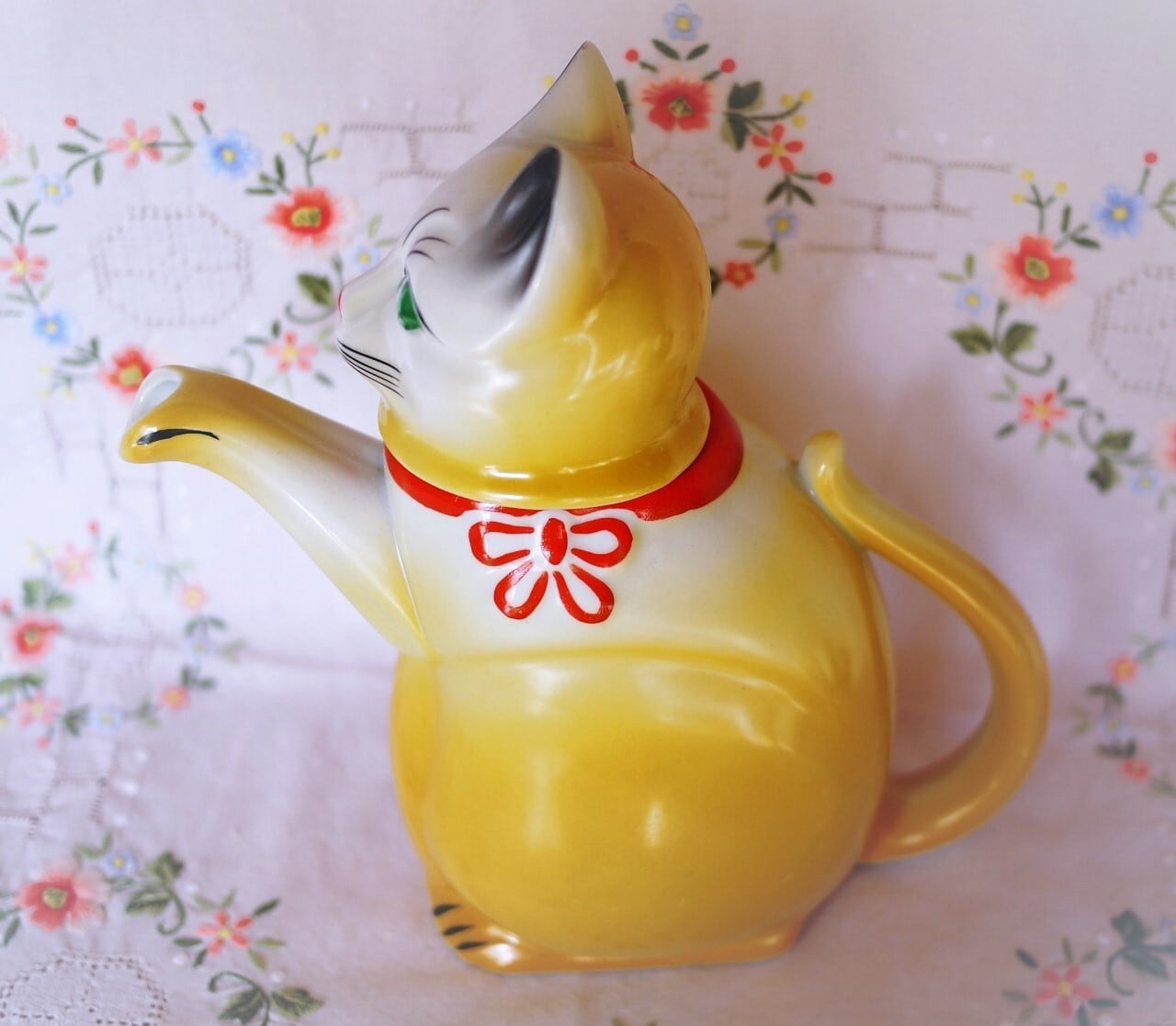 黄色ネコ型ティーポット 陶磁器フィギュリン ドイツ | こりすのパン屋