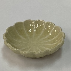 菊花（黄瀬戸）小皿３.０ [8.8㎝×8.8cm×2.5cm]【春の門出を祝う】