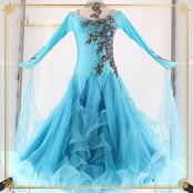 社交ダンス 衣装 スタンダードドレス ワンピース ドレス スタンダード フロート 水色 レース フリル ブラック 黒 デモ 競技 ダンス パーティ 発表会 ブルー系 ゴージャス 華やか デザイン フリルスカート 競技用 おしゃれ ステージ衣装 綺麗 優雅 ファッション ショー用 フロート