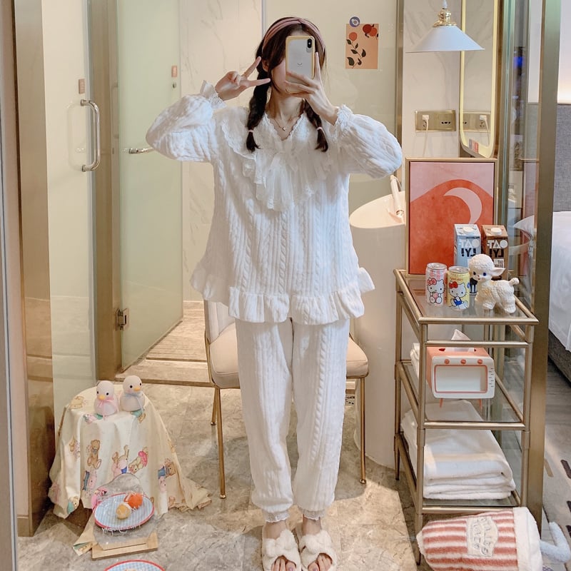 白のポリエステルルームウェアセット 白のポリエステルルームウェアセット