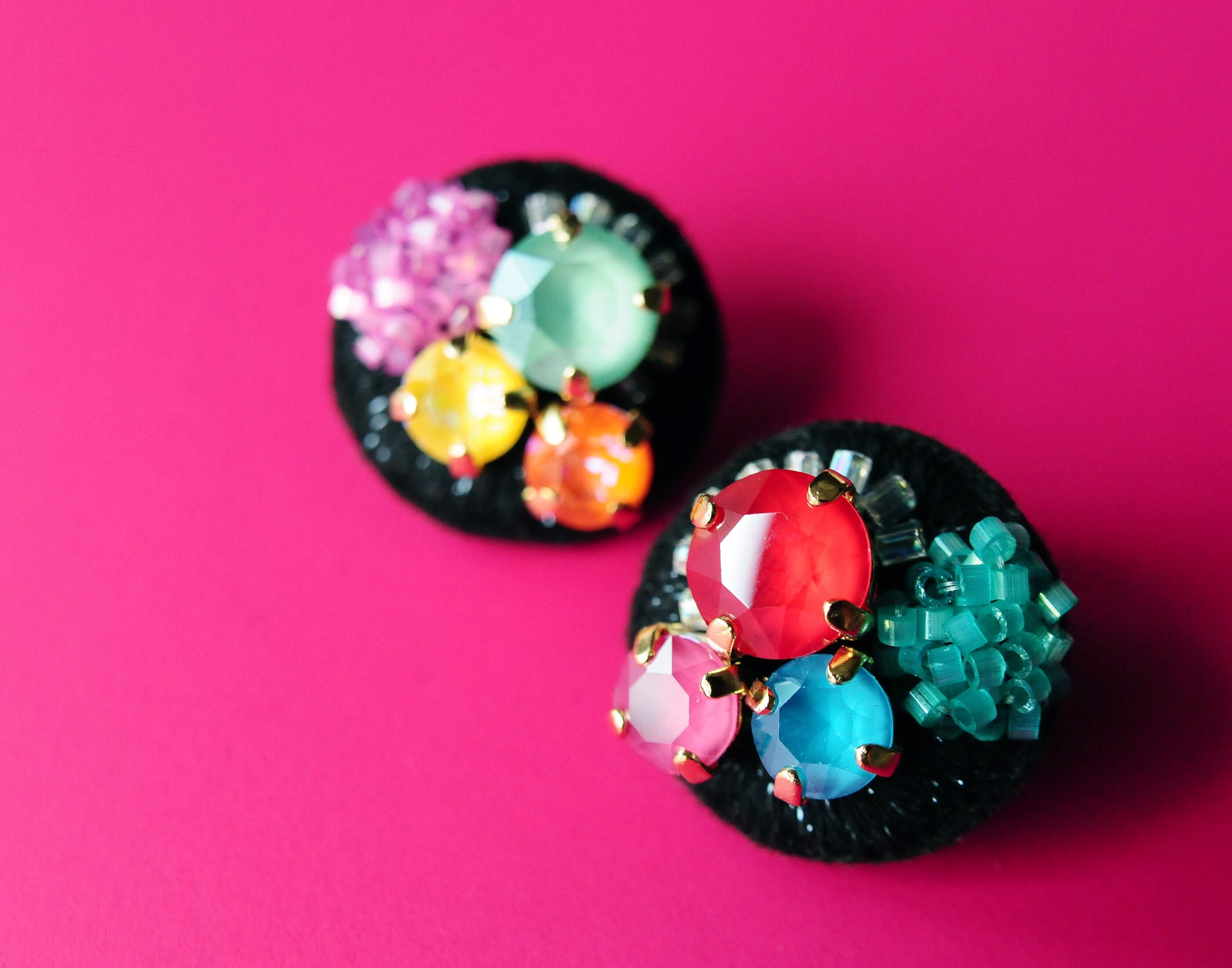 ＜Stella～遊び好きの星～＞刺繍イヤリング「 ジュエルJewe/夜空の花 」/アレルギー対応パーツ変更可能