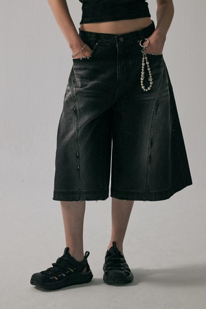 7/23予約発送 [TREEMINGBIRD] Ripped Bermuda Denim Pants [ Black ] 正規品 韓国 ブランド 韓国通販 韓国代行 韓国ファッション 日本 店舗 トリミングバード