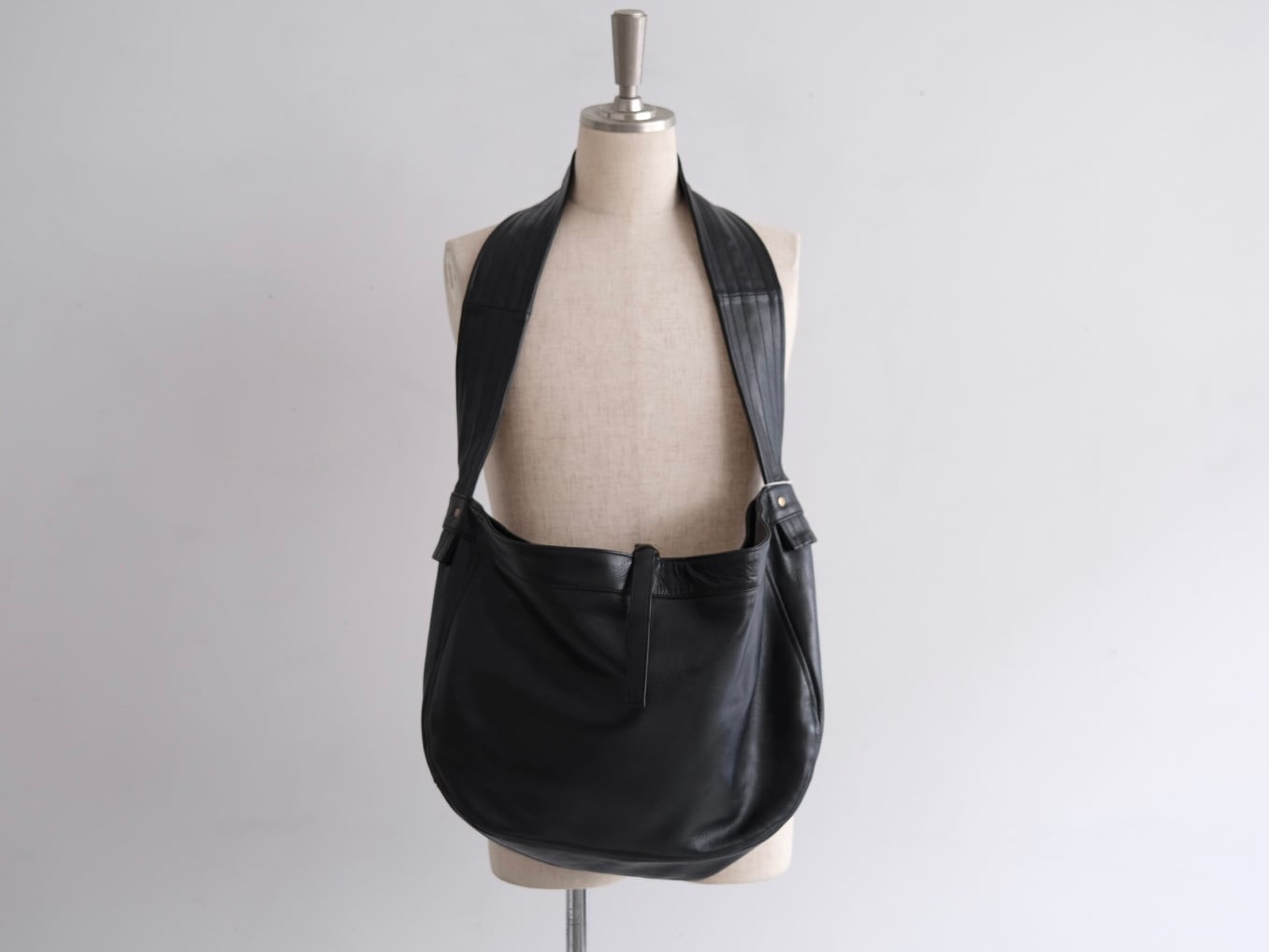 CCU” NEWSPAPER BAG L” | Lapel online store