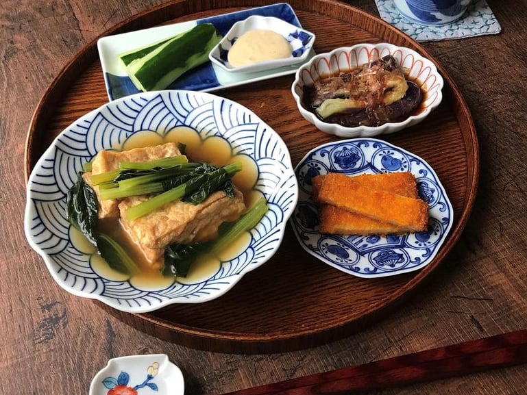 未使用　有田焼　古伊万里　盛皿揃　金彩　祥瑞花丸紋　大皿22cm 未使用 有田焼 古伊万里 盛皿揃 金彩 祥瑞花丸紋 大皿22cm