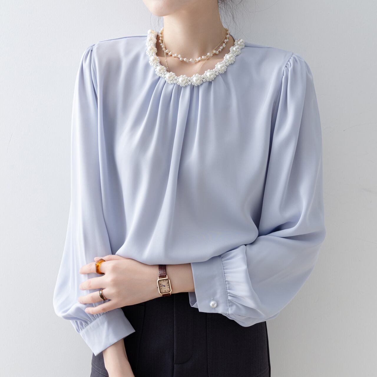 ビーズ ラウンドネック サテントップス