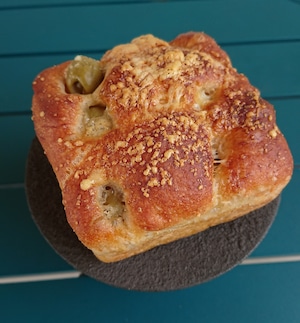 アンチョビオリーヴのパン