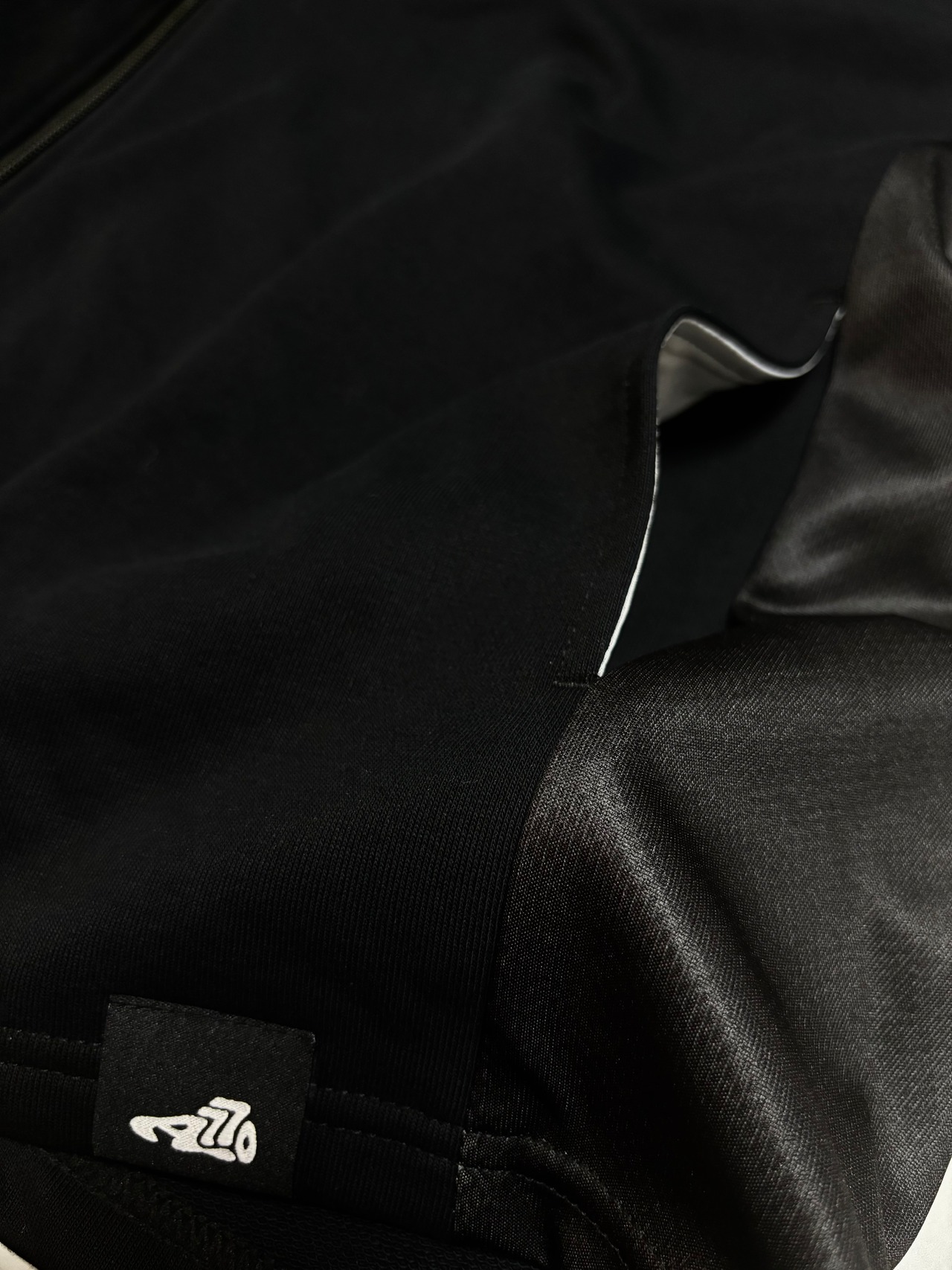 Kicks Logo Fullzip Sweat / black